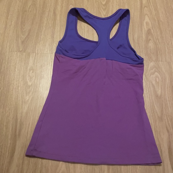 Workout top - Picture 2 of 3